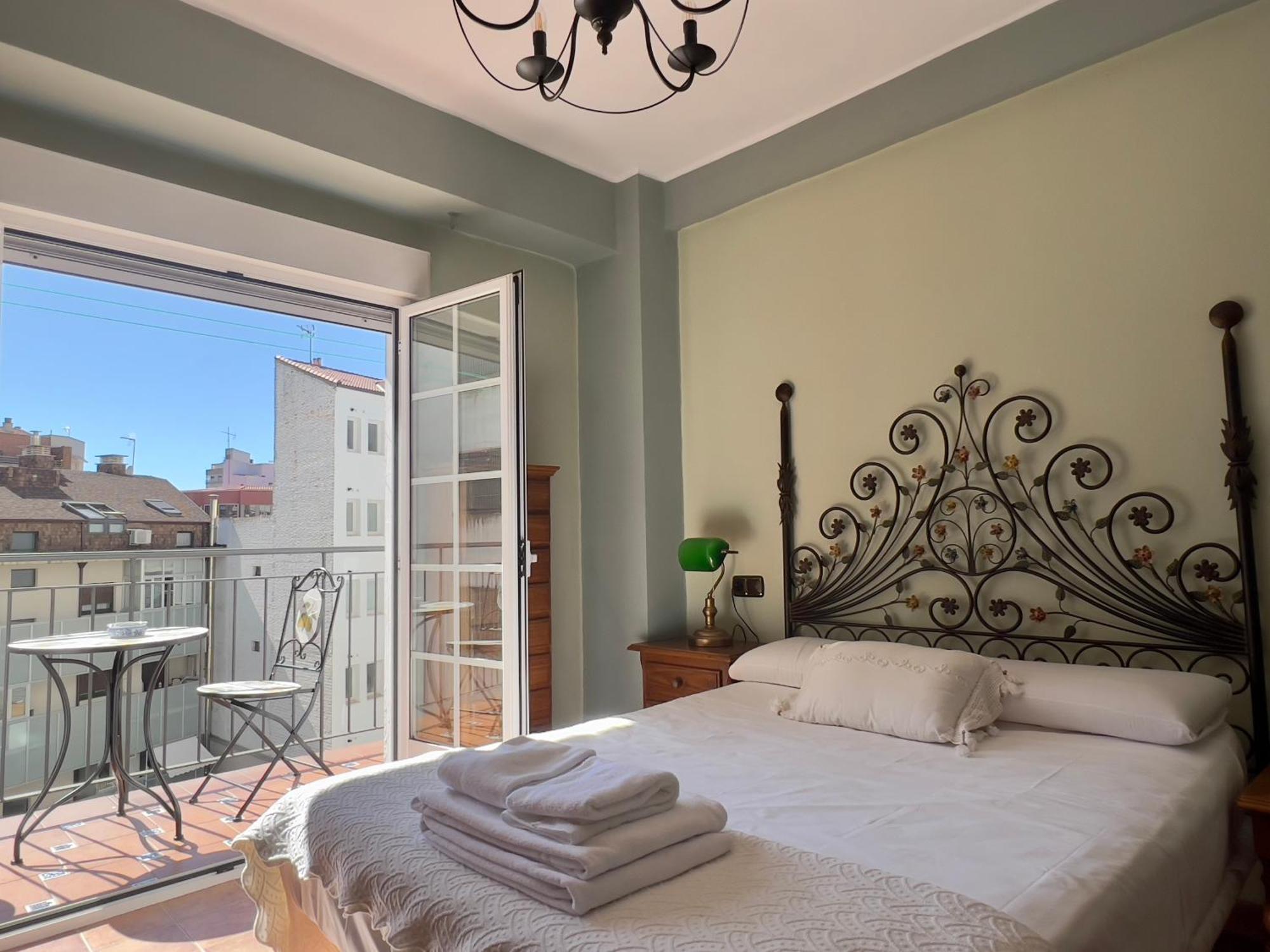 Housing Leon Marigold Apartment Ngoại thất bức ảnh